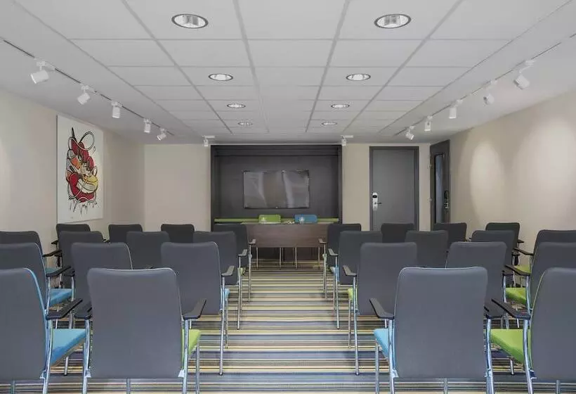 هتل Aloft Brussels Schuman