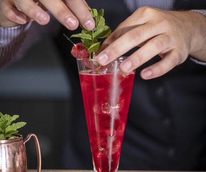 هتل Aloft Brussels Schuman