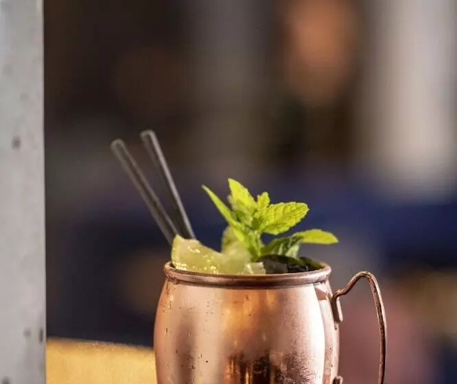 هتل Aloft Brussels Schuman