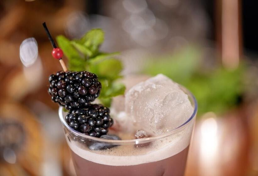 هتل Aloft Brussels Schuman