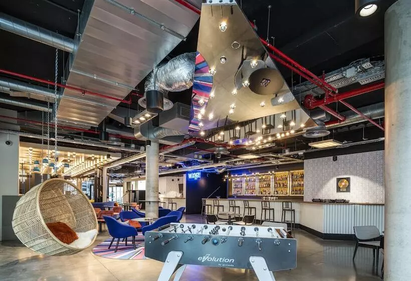 هتل Aloft Brussels Schuman