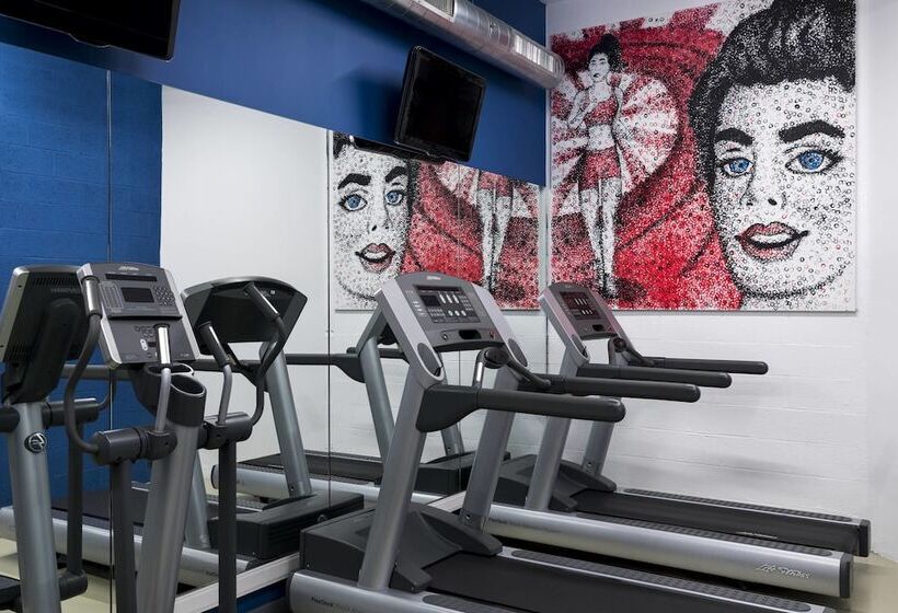 هتل Aloft Brussels Schuman