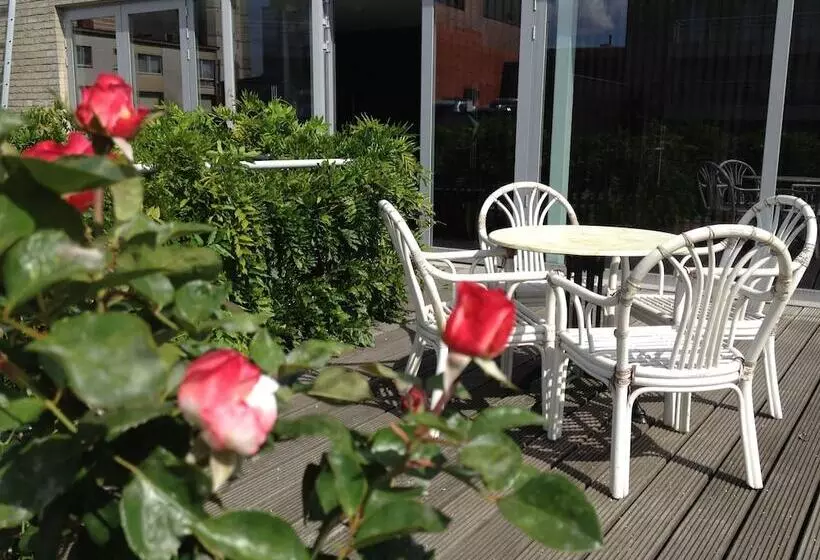 Отель Corbie Geel