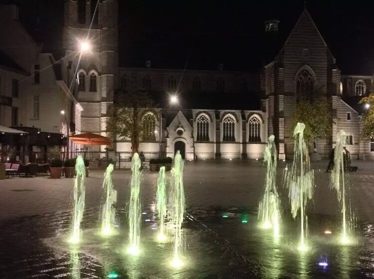 Отель Corbie Geel