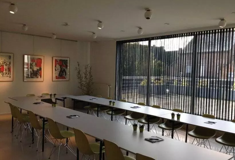 Отель Corbie Geel