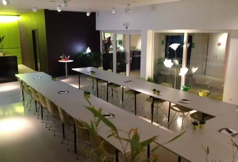 Отель Corbie Geel