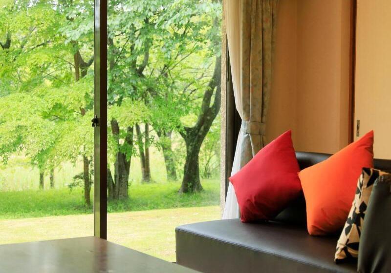 Отель Izu Ippeki Lake Lakeside Terrace