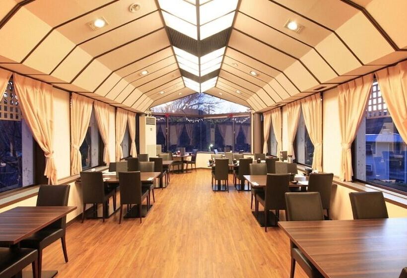 Отель Izu Ippeki Lake Lakeside Terrace