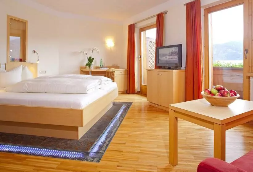 هتل Tirol Fiss 4sterne Superior