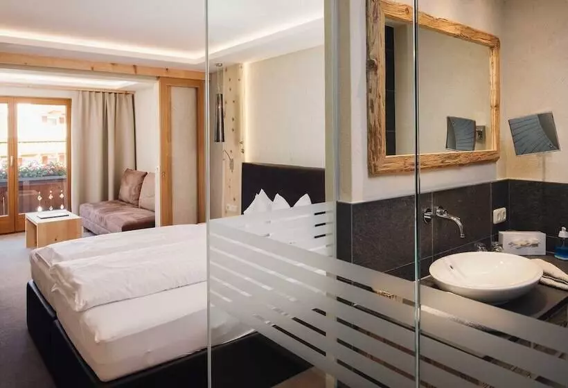 هتل Tirol Fiss 4sterne Superior