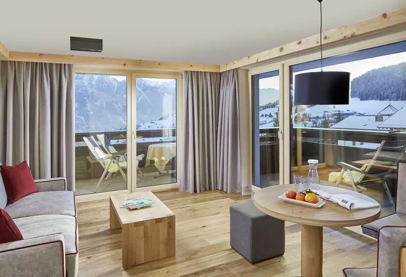 هتل Tirol Fiss 4sterne Superior