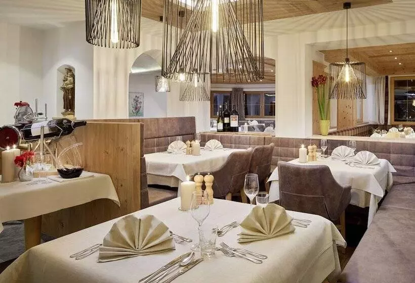 هتل Tirol Fiss 4sterne Superior