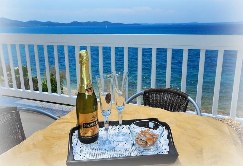 هتل Villa Triana Adults Only