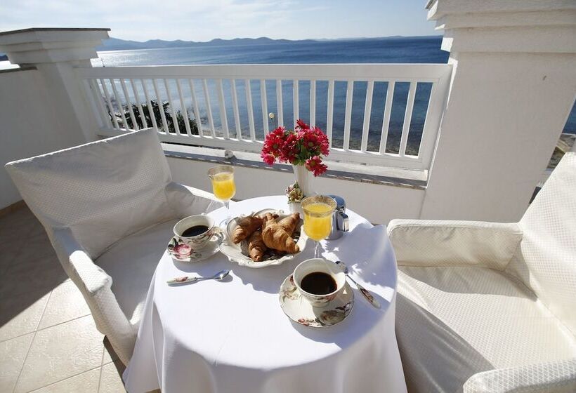 هتل Villa Triana Adults Only