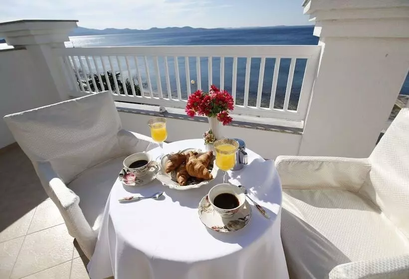 هتل Villa Triana Adults Only