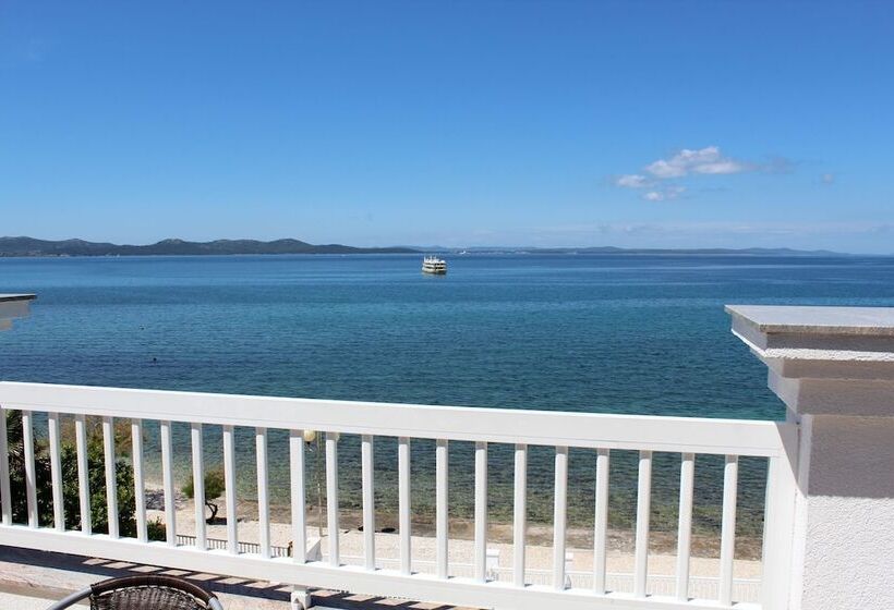 هتل Villa Triana Adults Only