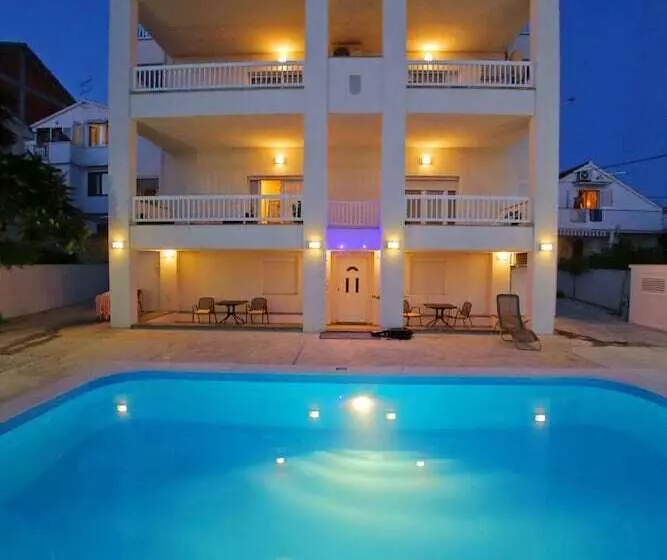 هتل Villa Triana Adults Only