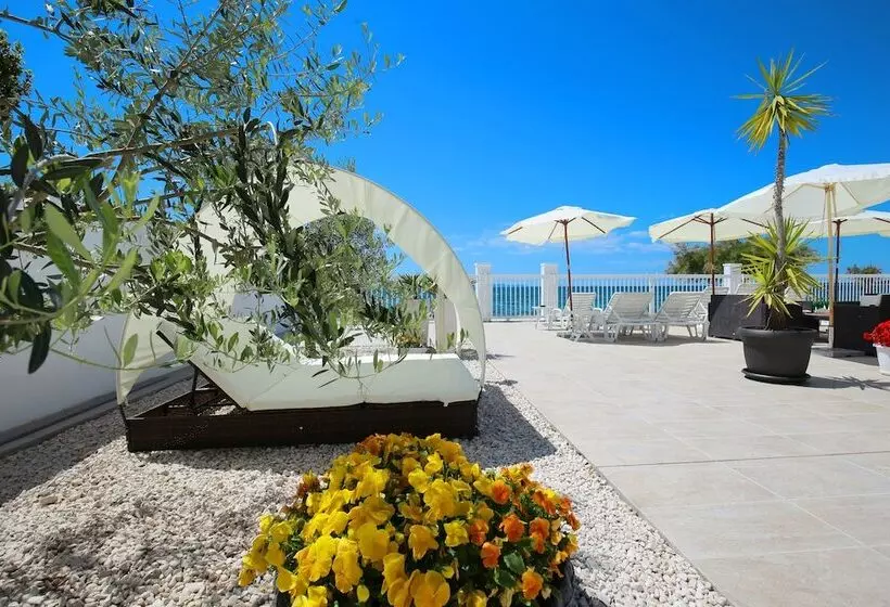 هتل Villa Triana Adults Only