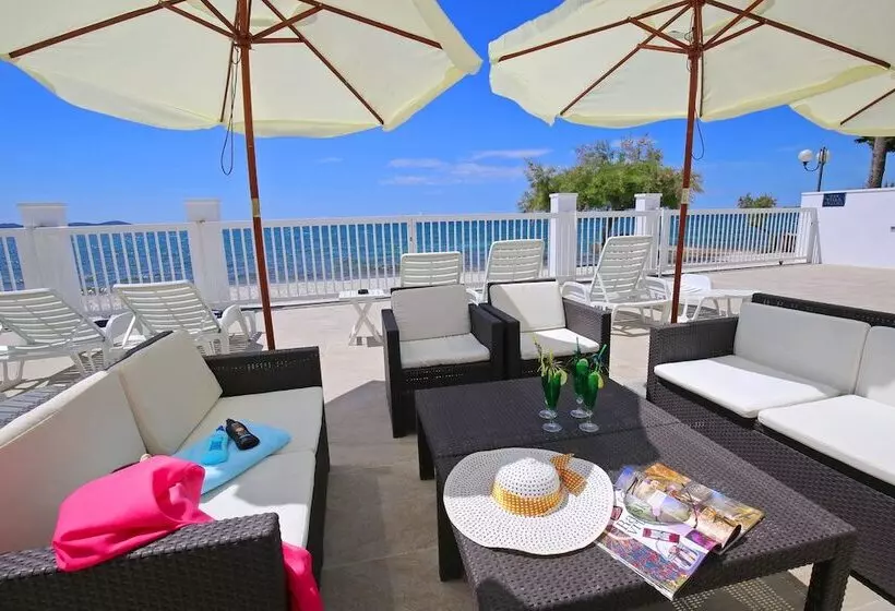 هتل Villa Triana Adults Only