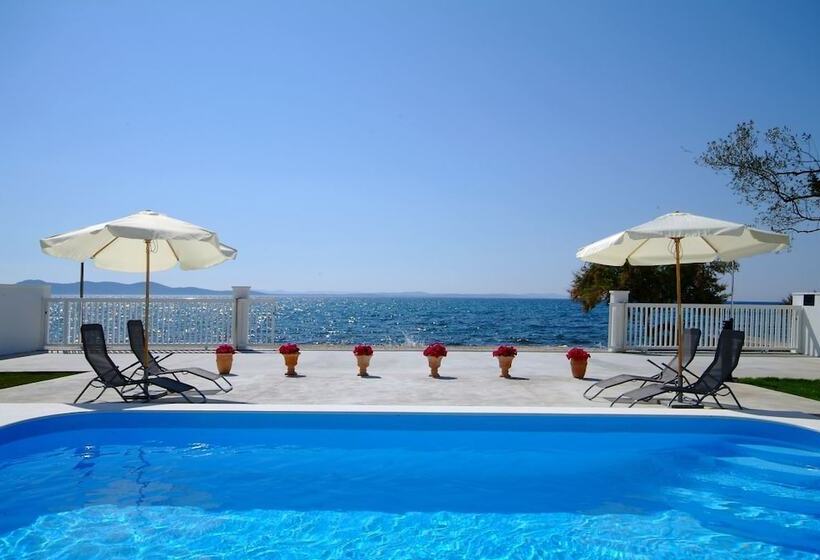 هتل Villa Triana Adults Only