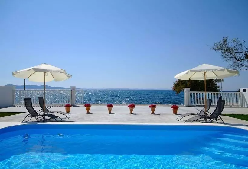 هتل Villa Triana Adults Only