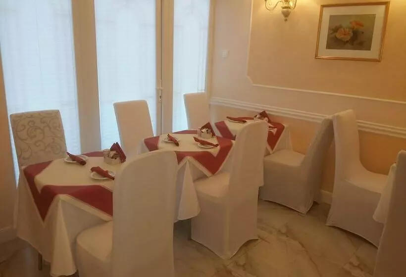 هتل Villa Triana Adults Only