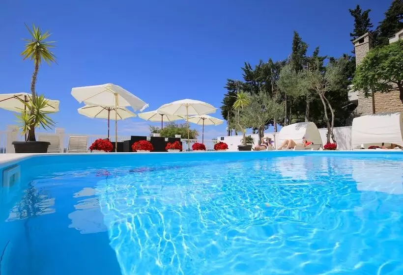 هتل Villa Triana Adults Only