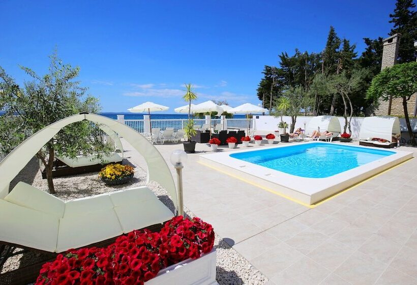 هتل Villa Triana Adults Only