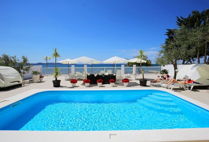 هتل Villa Triana Adults Only