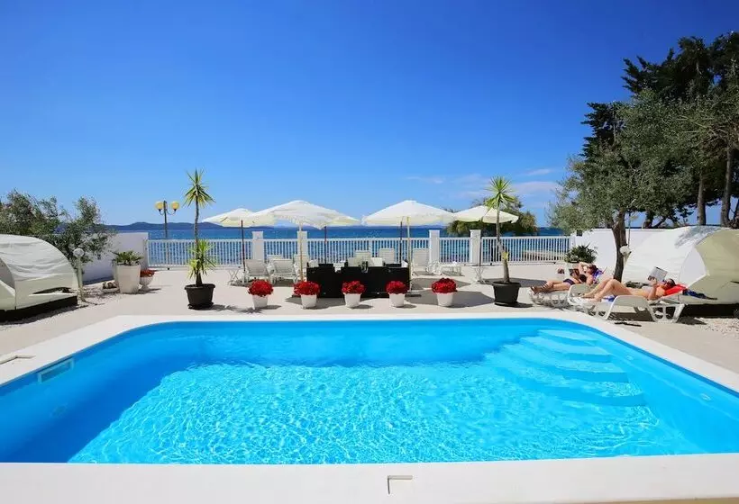 هتل Villa Triana Adults Only