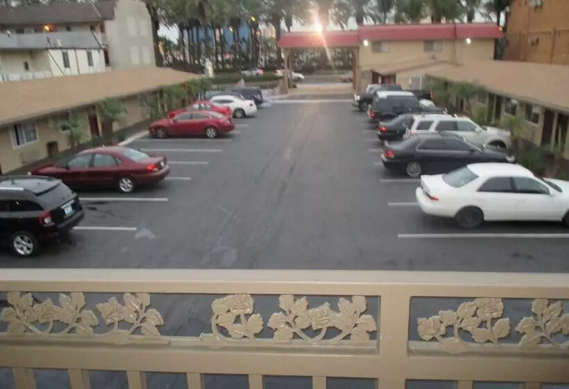 فندق Anaheim Discovery Inn And Suites