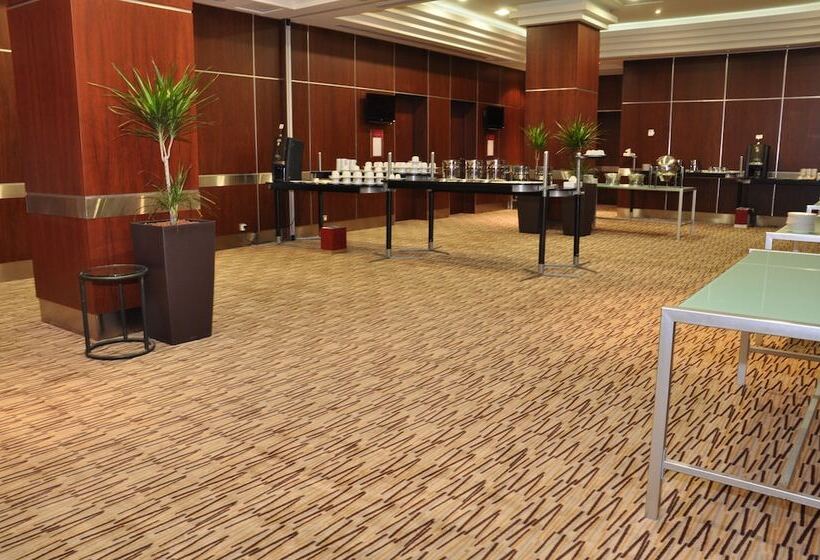 ホテル Crowne Plaza Al Khobar, An Ihg