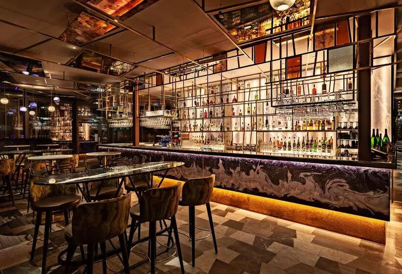 Doubletree By Hilton Hotel London  Tower Of London