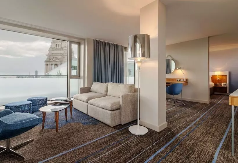 Doubletree By Hilton Hotel London  Tower Of London