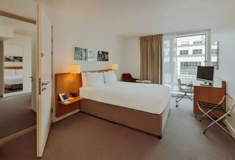 Doubletree By Hilton Hotel London  Tower Of London