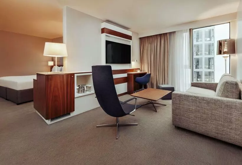 Doubletree By Hilton Hotel London  Tower Of London