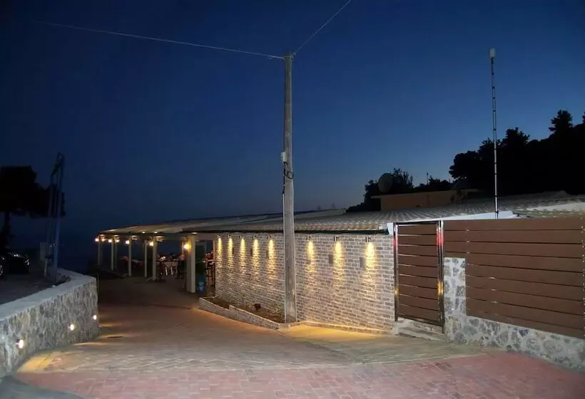 בית מלון כפרי Glyfada Beach