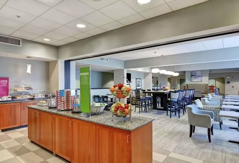 Отель Hampton Inn Lewisburg