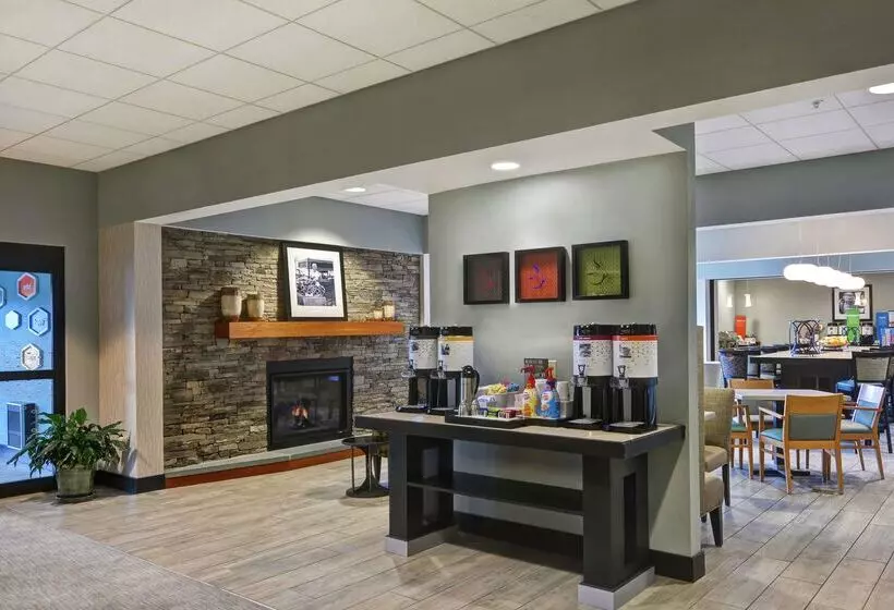 Отель Hampton Inn Lewisburg
