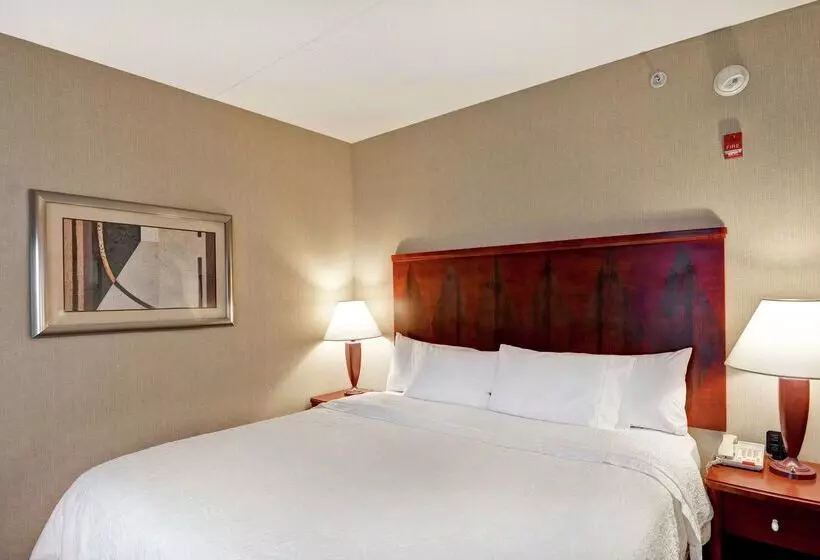 Отель Hampton Inn Lewisburg