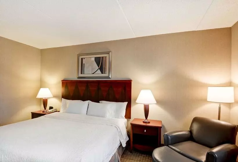 Отель Hampton Inn Lewisburg