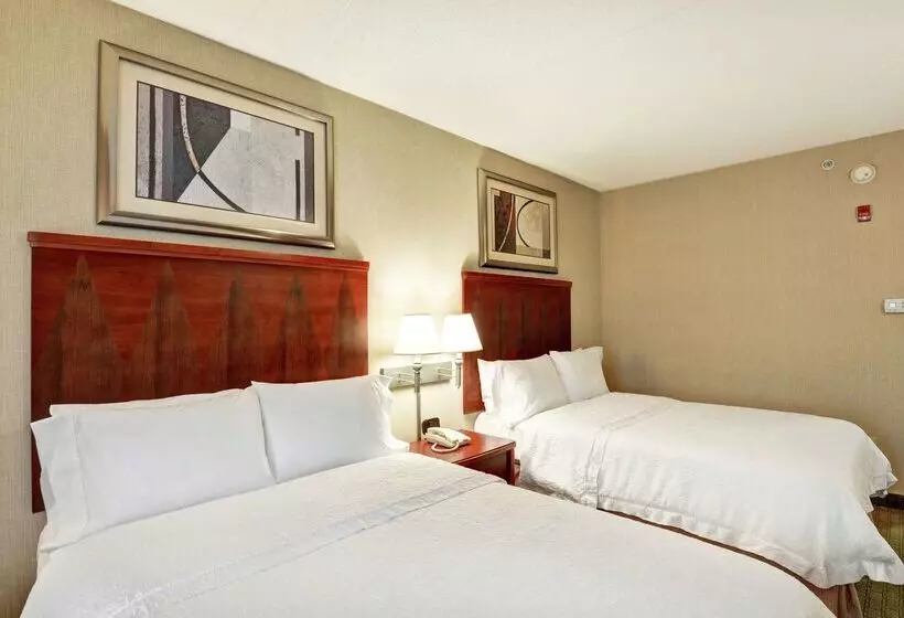 Отель Hampton Inn Lewisburg