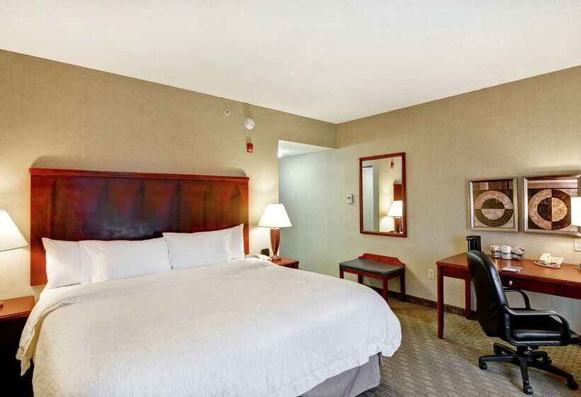 Отель Hampton Inn Lewisburg
