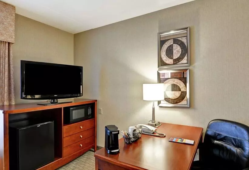 Отель Hampton Inn Lewisburg