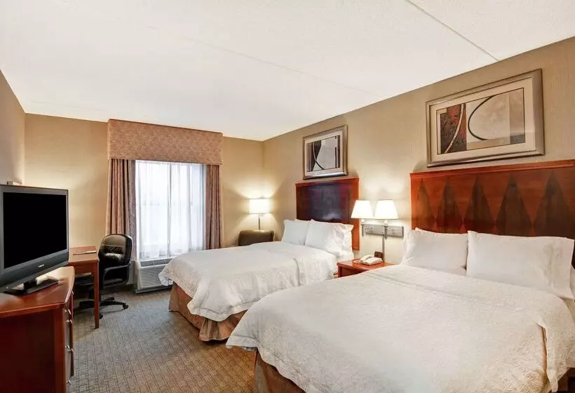 Отель Hampton Inn Lewisburg