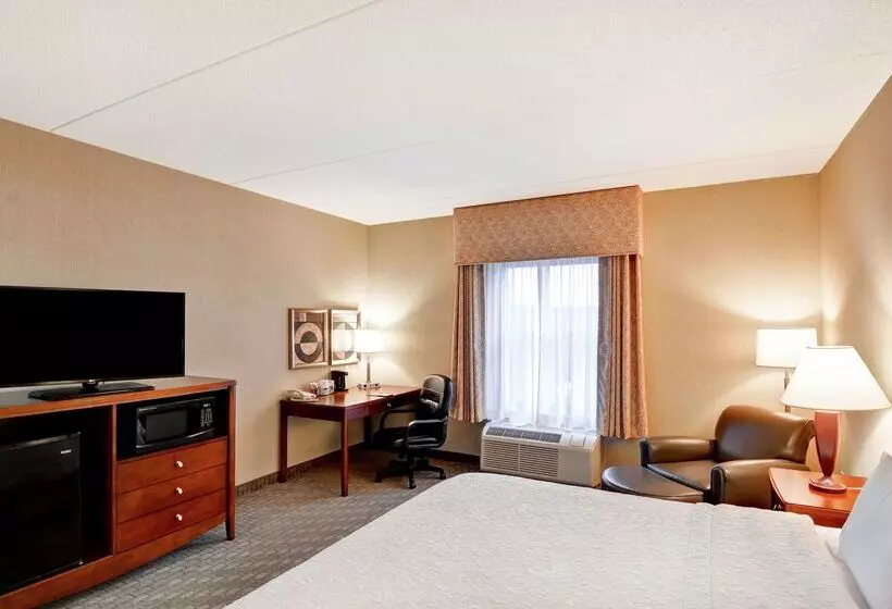 Отель Hampton Inn Lewisburg