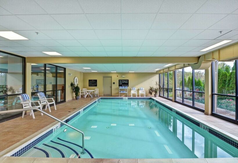 Отель Hampton Inn Lewisburg