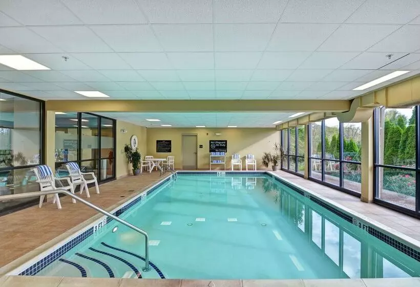 Отель Hampton Inn Lewisburg