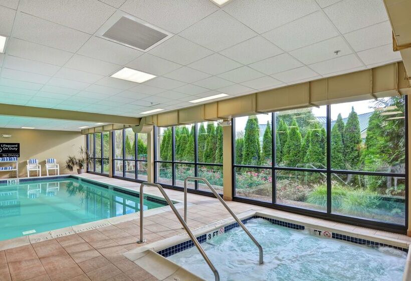 Отель Hampton Inn Lewisburg