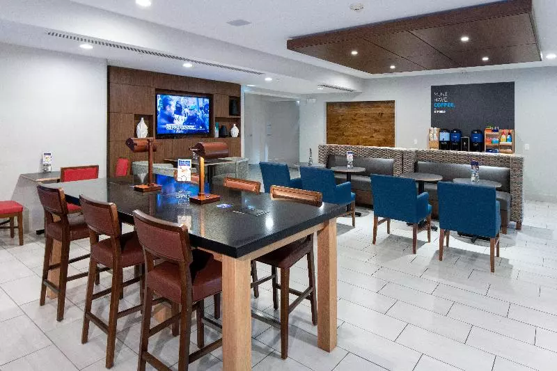 Holiday Inn Express Hotel & Suites Dallas South Desoto, An Ihg